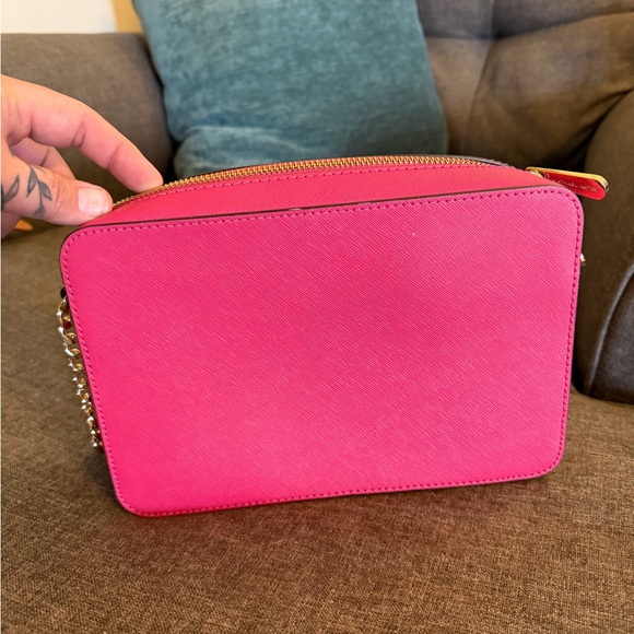 Michael Kors Fuchsia Crossbody Bag with Gold Chain - Picture 2 of 4